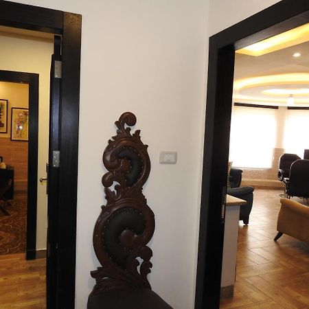 London Bridge Hotel Амман Экстерьер фото