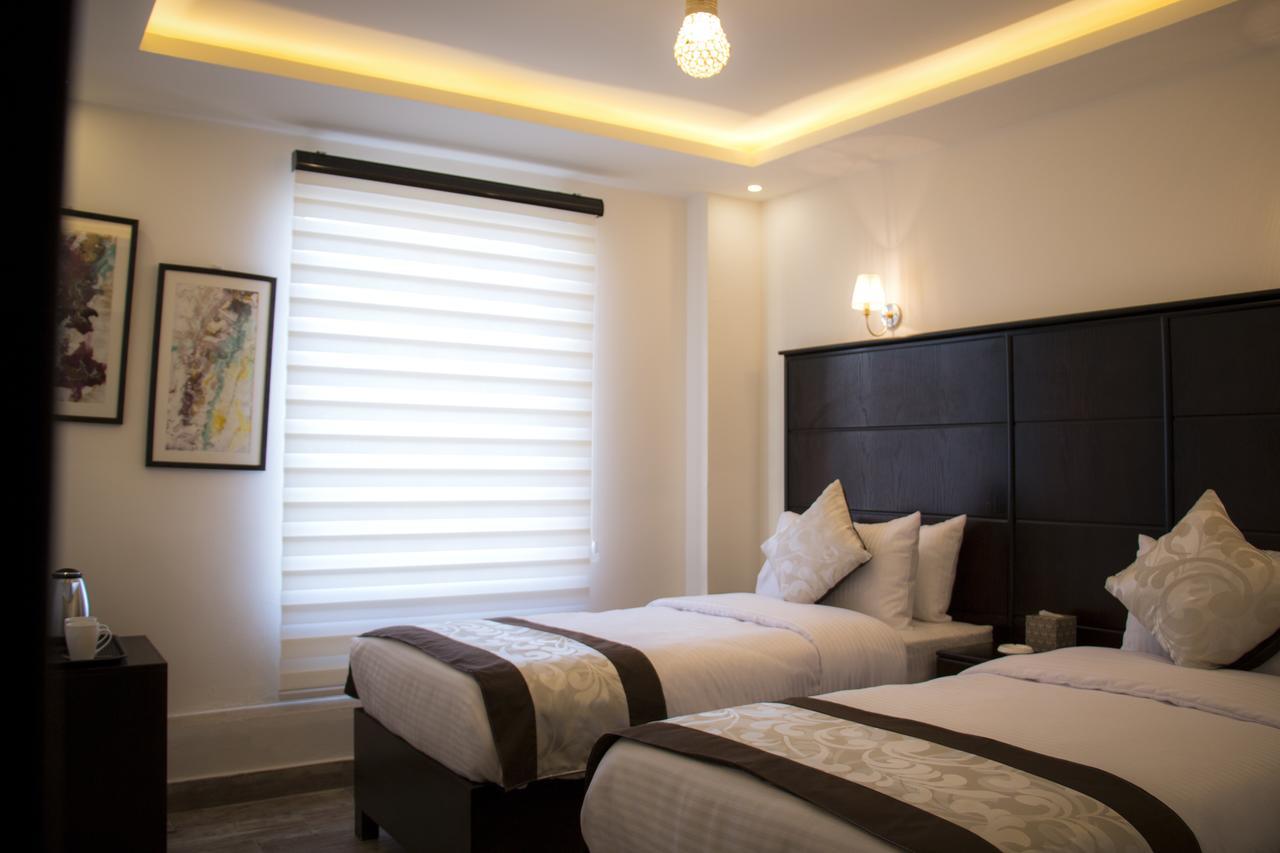 London Bridge Hotel Амман Экстерьер фото