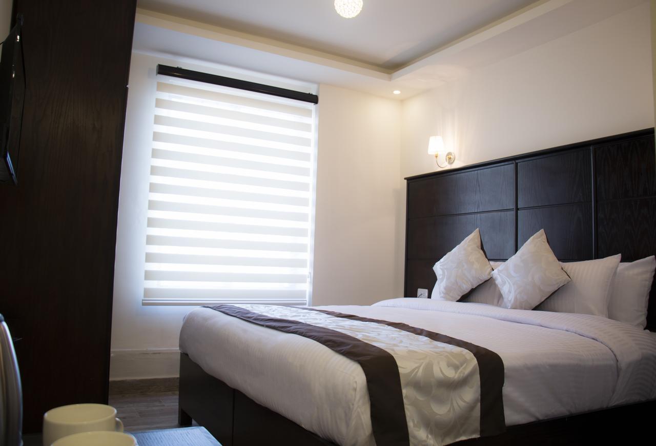 London Bridge Hotel Амман Экстерьер фото