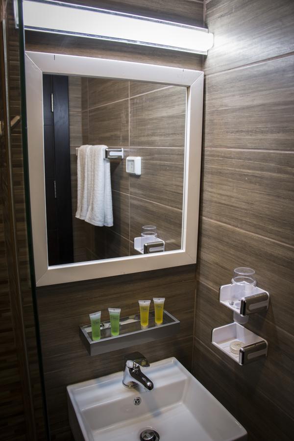 London Bridge Hotel Амман Экстерьер фото