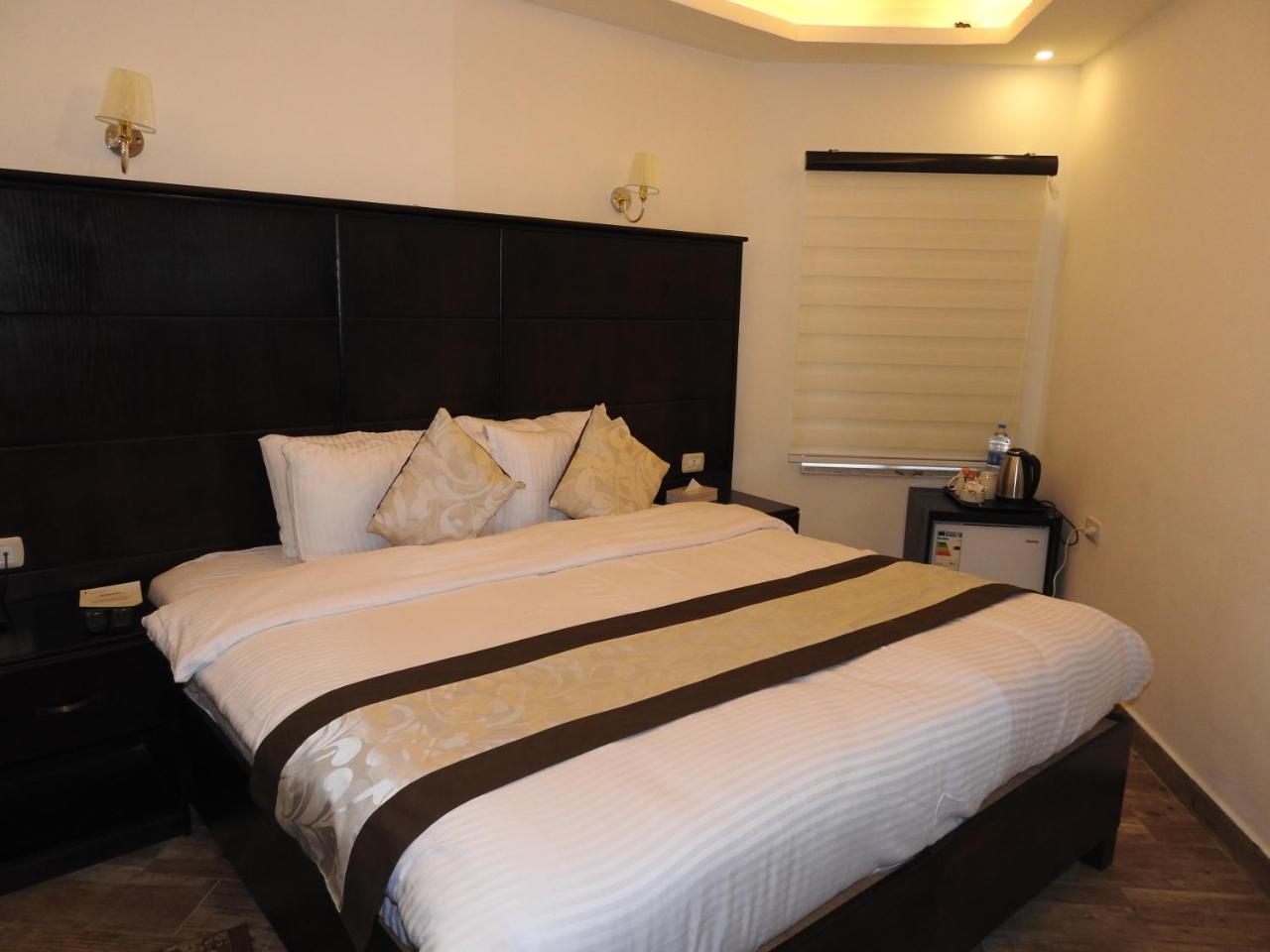 London Bridge Hotel Амман Экстерьер фото