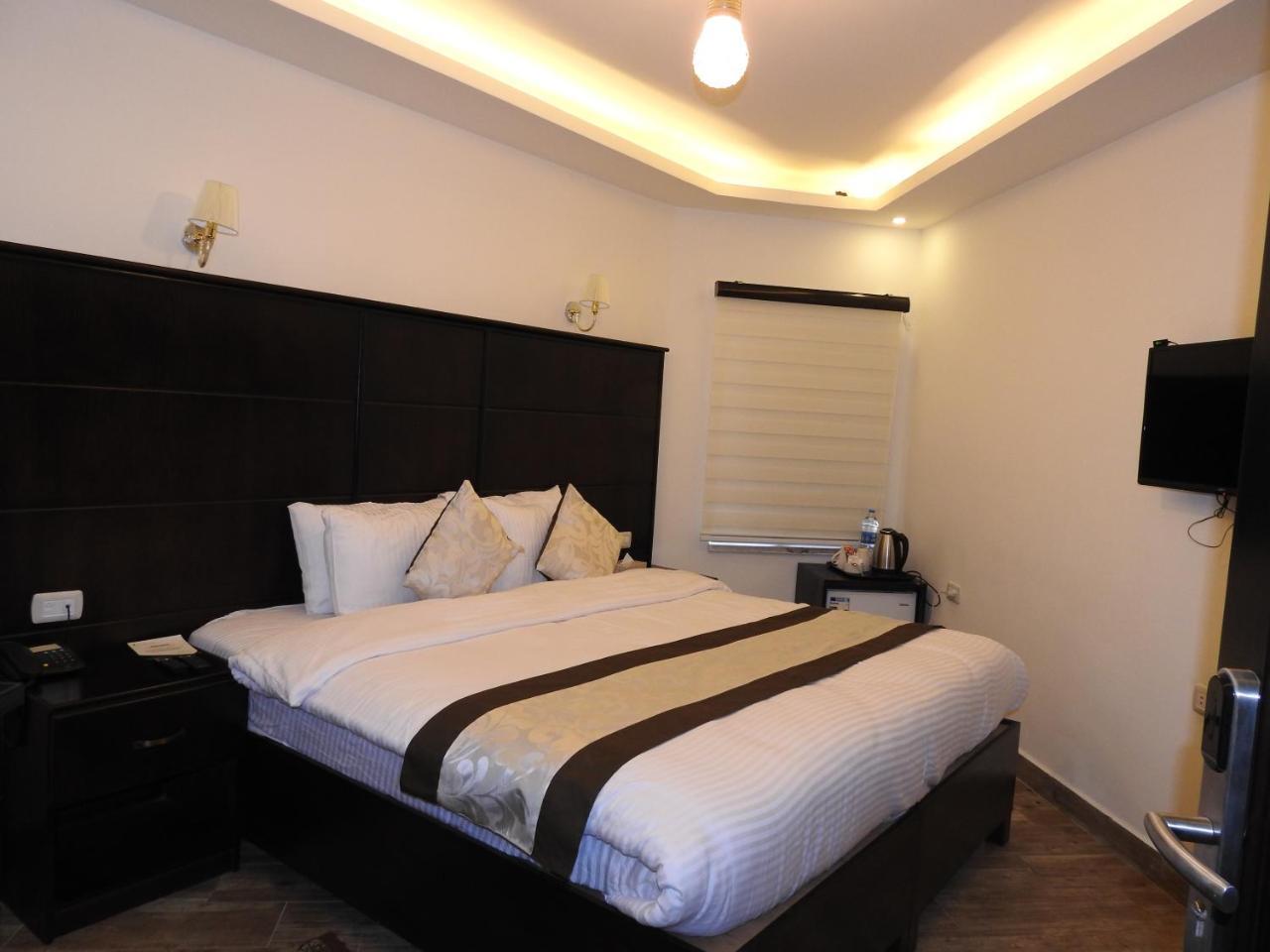 London Bridge Hotel Амман Экстерьер фото