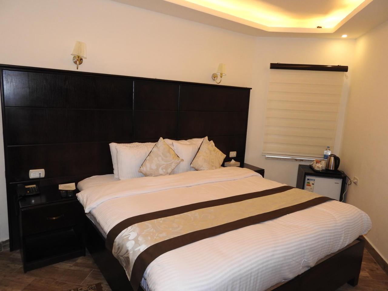 London Bridge Hotel Амман Экстерьер фото